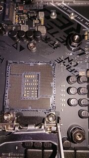 白い部分がサーマルグリスが付着している箇所です。
