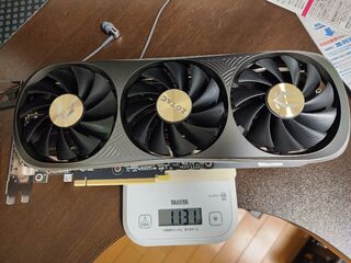 4070 Tiの重量、1,131g