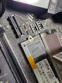 これでM2SSDを交換できる…。長い旅だった…。