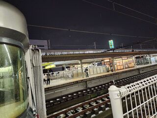 買いに行けそうな距離に売店が見えるが買いに行けない…