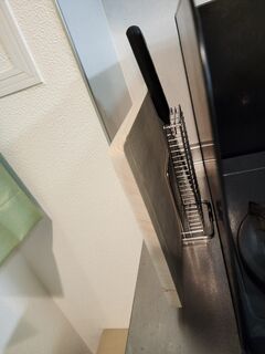 コンパクトに包丁とまな板を収納できる包丁立て