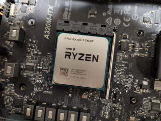 Ryzen 5の文字が眩しい